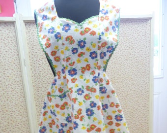 Handmade Apron 100% Cotton Floral Rickrack Pocket Vintage Retro Kitchen Small