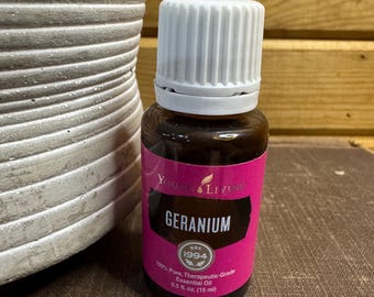 Young Living Geranium エッセンシャルオイル 15mL Geranium Bourbon Essential Oil | Young Living Essential Oils