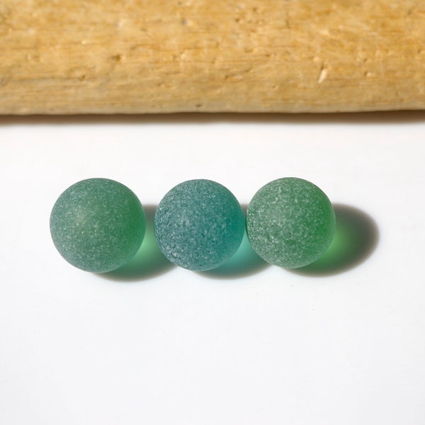 Small Green Japanese Sea marbles / Japanese sea glass / 100％ Natural ＆ Genuine ＆ Surf-tumbled #H-53