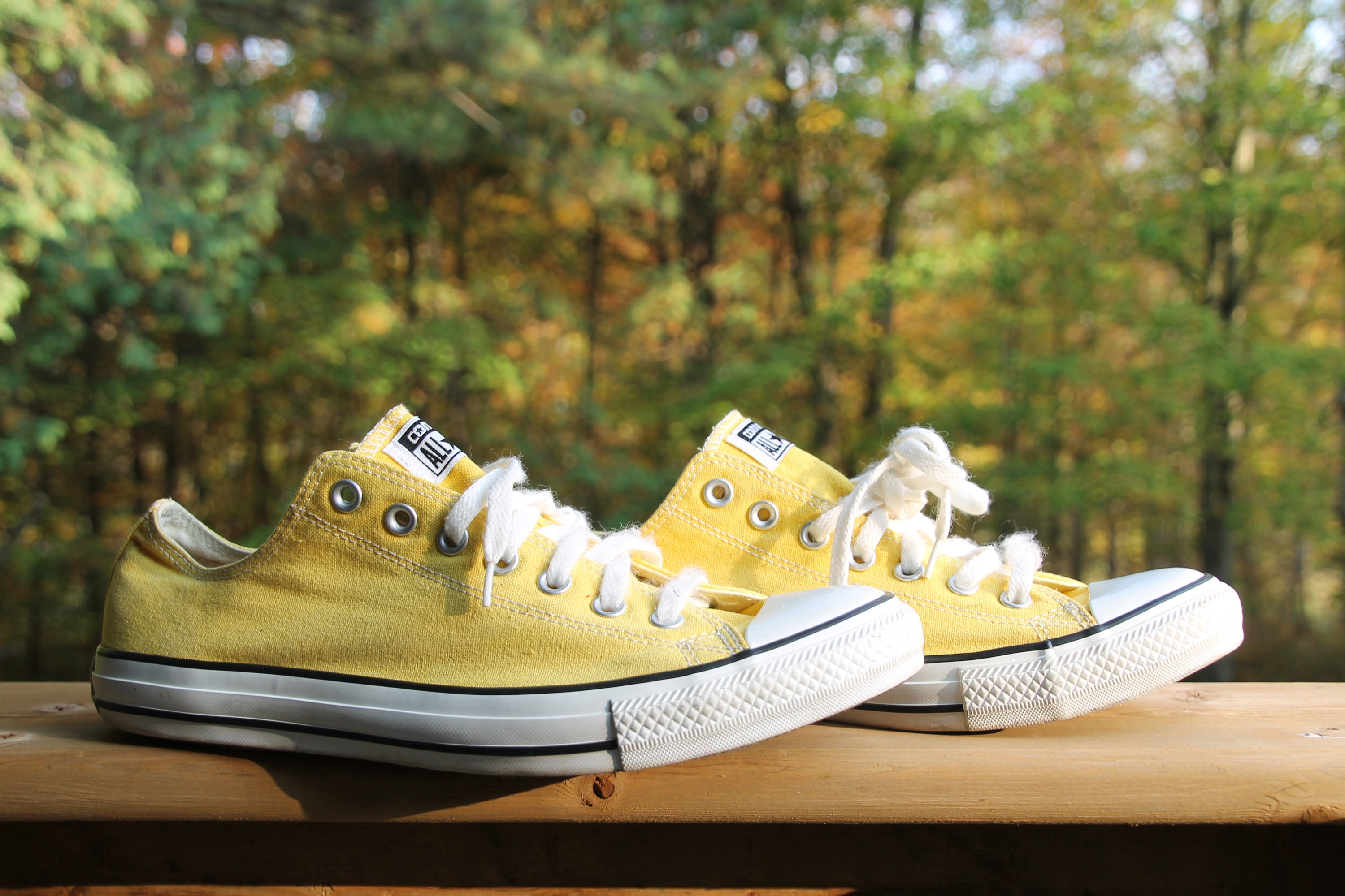 converse yellow low cut