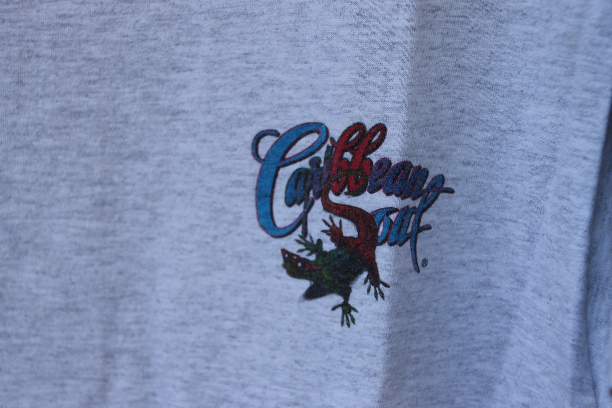 Discover Vintage 1997 Parrot Party Caribbean Soul T-Shirt