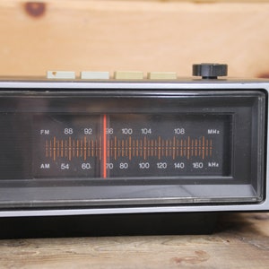 Radio-réveil vintage YORX Am/Fm, chiffres à rabat, modèle R5007 testé et fonctionnel image 4