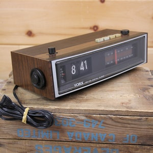 Radio-réveil vintage YORX Am/Fm, chiffres à rabat, modèle R5007 testé et fonctionnel image 9