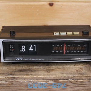 Radio-réveil vintage YORX Am/Fm, chiffres à rabat, modèle R5007 testé et fonctionnel image 1