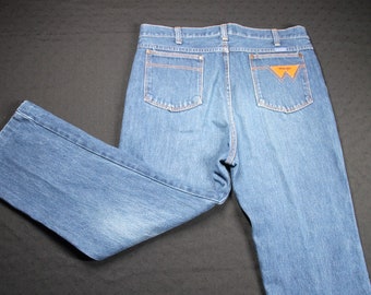 Vintage Wrangler Made in Canada Blue Denim Jeans Size 36 x 34 Very Nice
