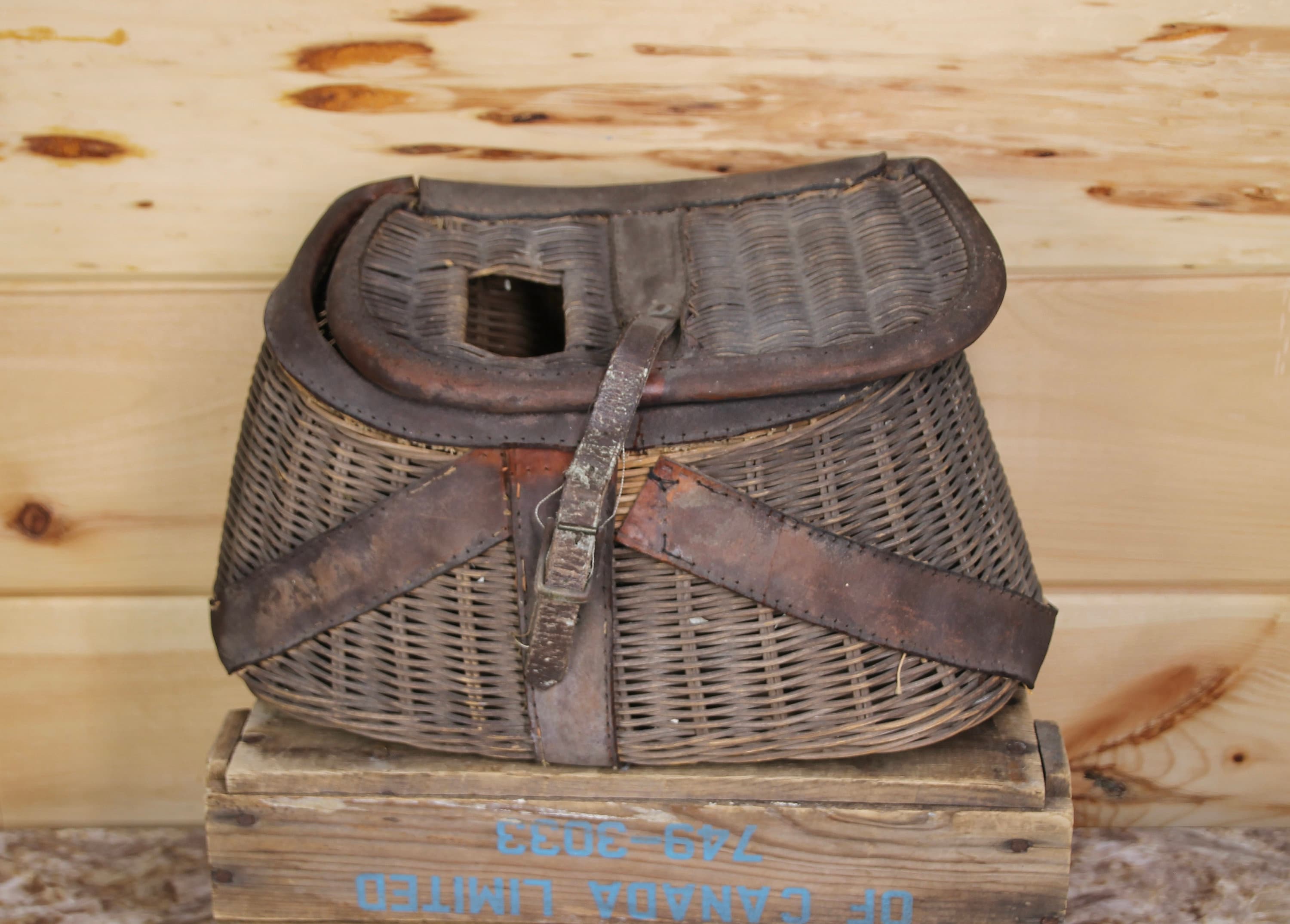 Vintage Wicker Fishing Bait Creel Basket Fly Fishing Retro Fish Decor Hard  to Find 