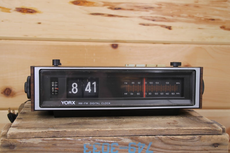 Radio-réveil vintage YORX Am/Fm, chiffres à rabat, modèle R5007 testé et fonctionnel image 2