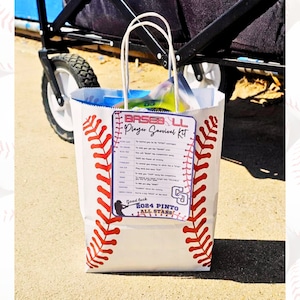 Edytowalny zestaw przetrwania w baseballu, czerwony i czarny, zestawy przetrwania dla graczy i trenerów, materiały do wydrukowania w baseballu, edycja w Canva, upominek na imprezę z okazji powodzenia