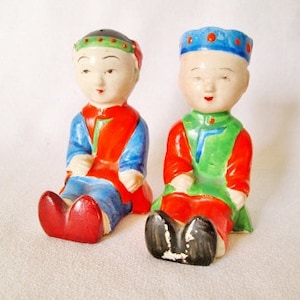 Porcelain Chinese Man and Woman Boy and Girl Salt and Pepper Shakers Made in Japan