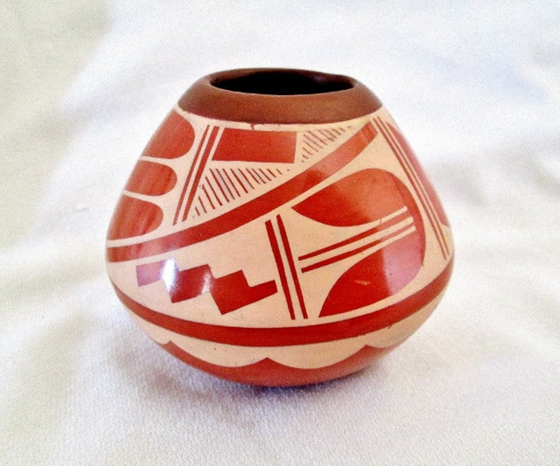 Signed Native American Pottery Seed Pot by M Loretto of Jemez Pueblo N.M. H