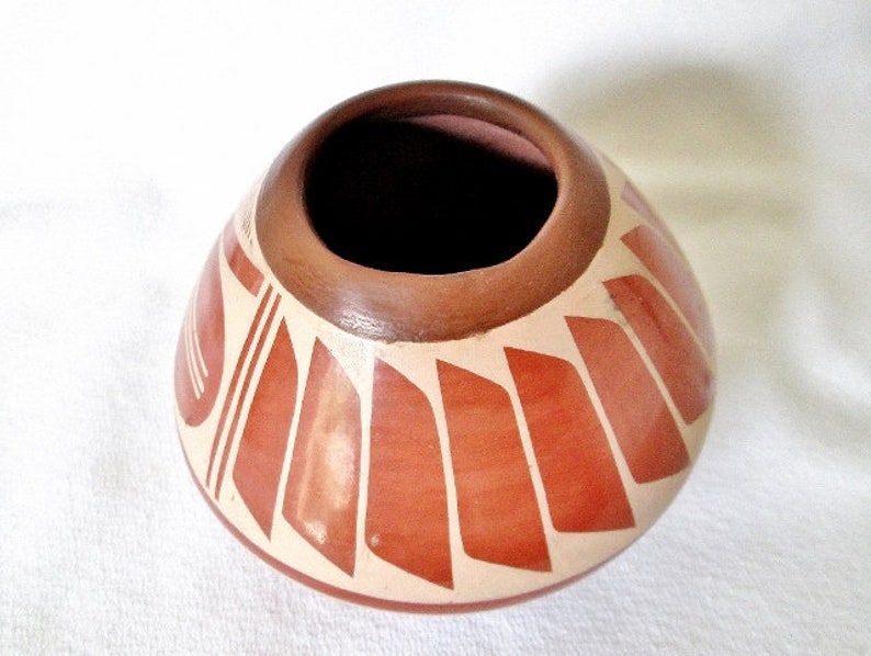 Signed Native American Pottery Seed Pot by M Loretto of Jemez Pueblo N.M. H