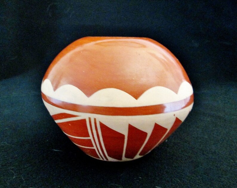 Signed Native American Pottery Seed Pot by M Loretto of Jemez Pueblo N.M. H