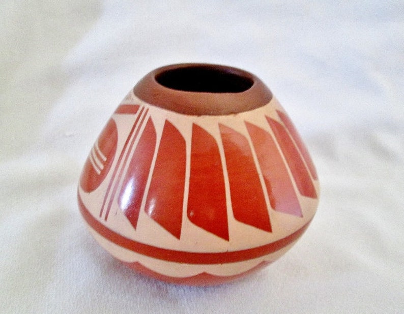 Signed Native American Pottery Seed Pot by M Loretto of Jemez Pueblo N.M. H