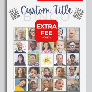 Puede incluir: Juego de bingo fotográfico personalizado con una cuadrícula de fotos y el texto "Custom Title". Las palabras "Customized Photo Bingo" están en rojo en la parte superior. Un círculo rojo en el centro dice "Extra Fee (Only)".