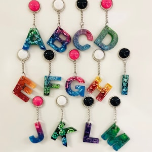 Chaveiro com letras em resina A-M