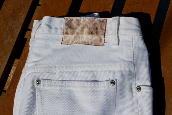 28x28 Vintage High Rise White Jeans | Vintage Den… - image 3