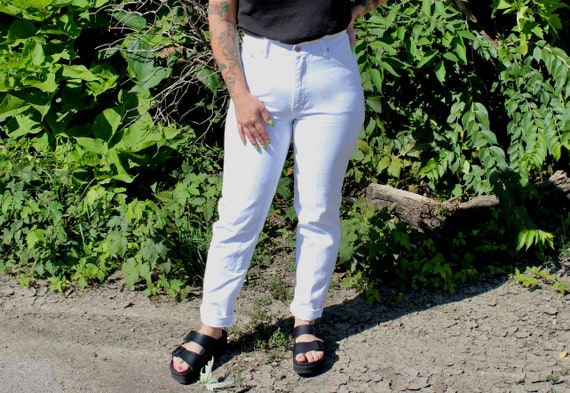 28x28 Vintage High Rise White Jeans | Vintage Den… - image 2