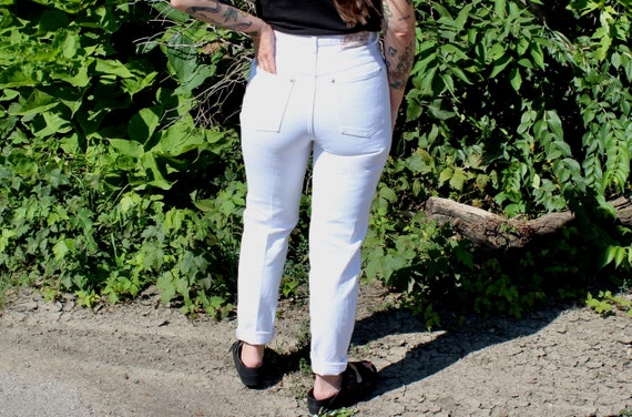 28x28 Vintage High Rise White Jeans | Vintage Den… - image 4