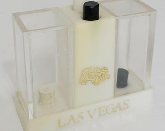 Las Vegas Vintage Tourist Push Button Plastic Salt & Pepper Shaker Memorabilia