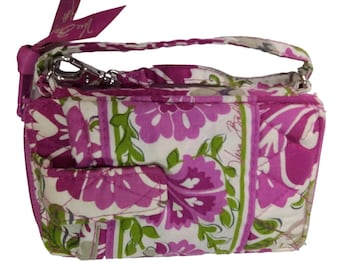 Vera Bradley Julep Tulip Pink Green White Carry Wristlet Quilted Floral Wallett