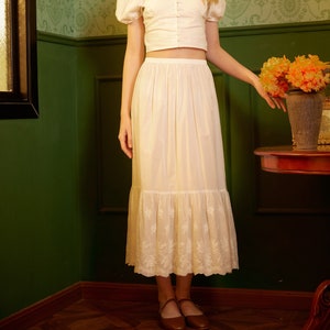 Petticoat Halber Slip Baumwolle Damenrock Verlängerungskleid Vintage Unterrock mit Blumenranke Spitzenstickerei Bild 3