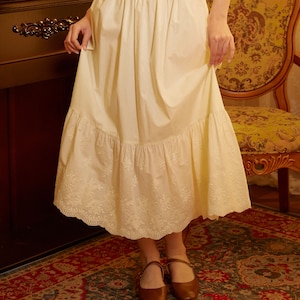 Petticoat Halber Slip Baumwolle Damenrock Verlängerungskleid Vintage Unterrock mit Blumenranke Spitzenstickerei Bild 4