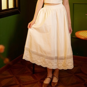 Renaissance skirt Victorian skirt Pocket Skirt with Embroidery Cotton SKirt With Lace Hem Elastic Waist Ren Faire dress with a lining