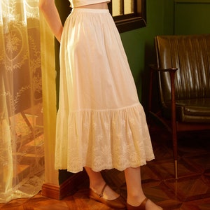 Petticoat Halber Slip Baumwolle Damenrock Verlängerungskleid Vintage Unterrock mit Blumenranke Spitzenstickerei Bild 2