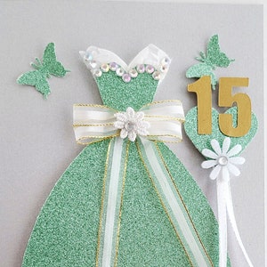 "Handgemachte Geburtstagskarte ""Quincea"" oder Sweet 16 im Dress-Style mit 3D-Blumenverzierungen."