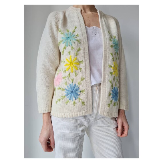 Handmade floral embroidery knitted cardigan