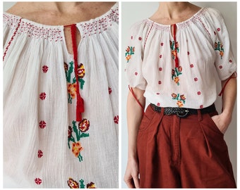 M Romanian handembroidery gauze folklore Vintage blouse