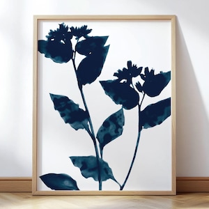 Blaue Blumensilhouette Minimalistische Natur Kunstdruck - Moderne botanische Wanddekoration