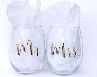 Personalized glasses, toasting glasses, Stemless wine glasses, Mr and Mrs glasses, wedding glasses, engagement gift, wedding gift wedding