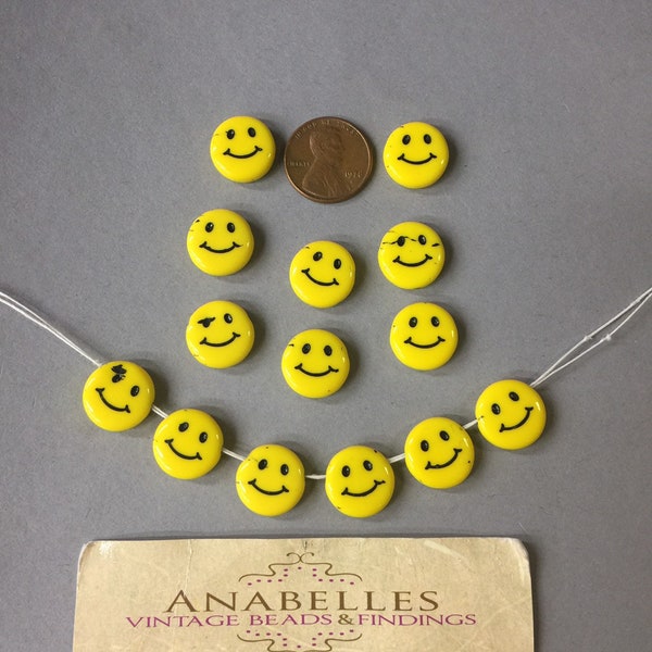 Happy face on both sides. 14 mm. Glass beads. Sold by lots of 6 pieces.