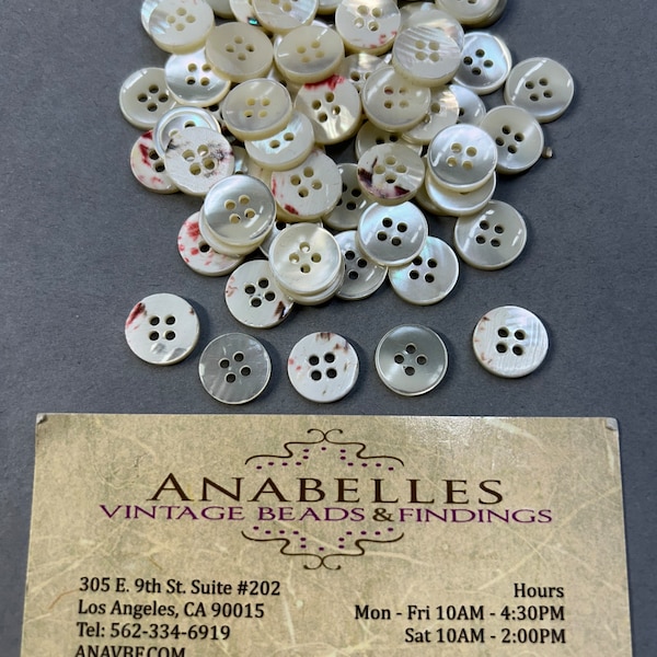 Shell buttons. NOS. 11mm. Shell buttons. Sold by lots of 50 pieces.