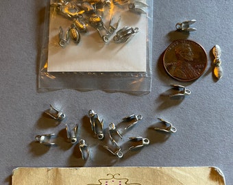 Metal findings. NOS. Leaf shaped beads caps. Sold by lots of 24 pieces.