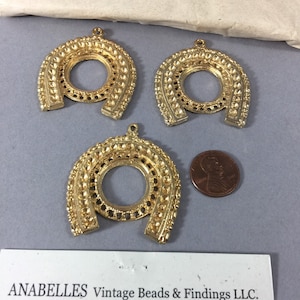Metal findings. NOS. Horse shoe shaped. Vintage Settings. Sold by lots of 2 pieces