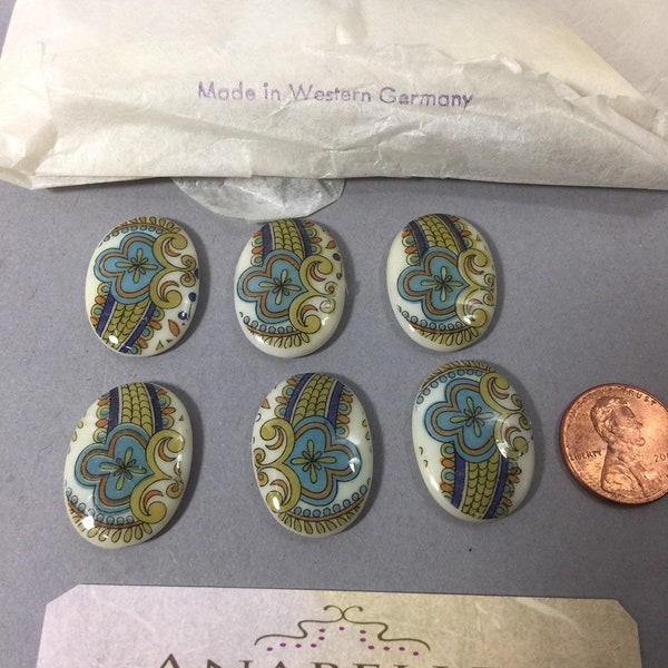 Vintage Cabochons. NOS. 25x18mm. Sold by lots of 3 pieces.