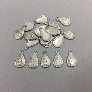 Metal findings. NOS. 18x11mm, Lovely vintage Metal charm pendants. Sold by lots of 25 pieces