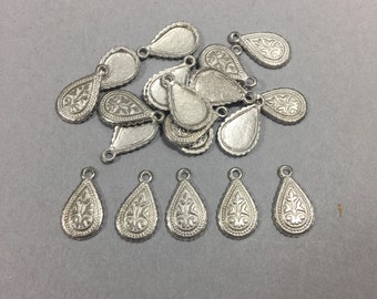 Metal findings. NOS. 18x11mm, Lovely vintage Metal charm pendants. Sold by lots of 25 pieces