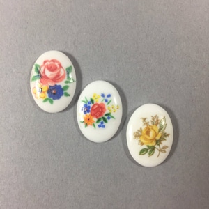 Vintage Cabochons. NOS. 18x13mm. Glass cabochons. Sold by lots of 6 pieces.