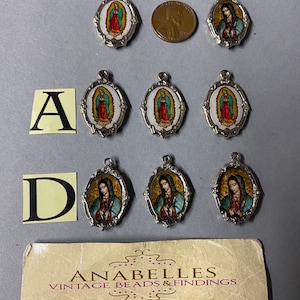 Cameos. 25x19mm. Religious medals. Sold by lots of 3 pieces.