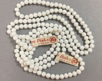 Vintage beads. NOS. 5mm. Glass beads. Sold by lots of 300 pieces.