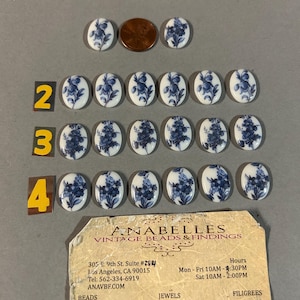 Vintage Cabochons. NOS. 18x13mm. Sold by lots of 6 pcs.