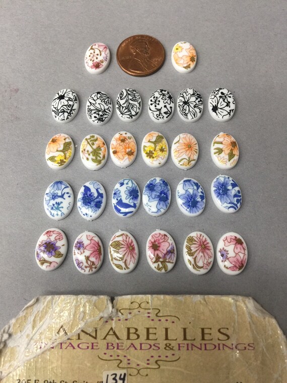 ヴィンテージカボション。サイズ：14 x 10 mm。12個単位での販売となり