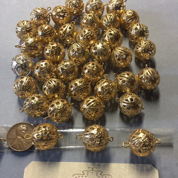 Boule filigrane, double boucle en métal. 16mm Vendu par lots de 25 pièces.