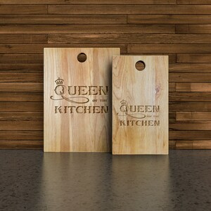 Queen of the Kitchen Solid Oak Chopping and Serving Board with Carved Design