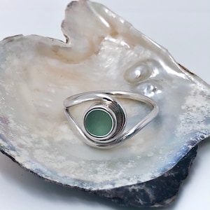 Seeglas Verlobungsring. Welle inspiriert Ring. Handgemachter Verlobungsring aus natürlichem Meerglas. Swirl-Ring