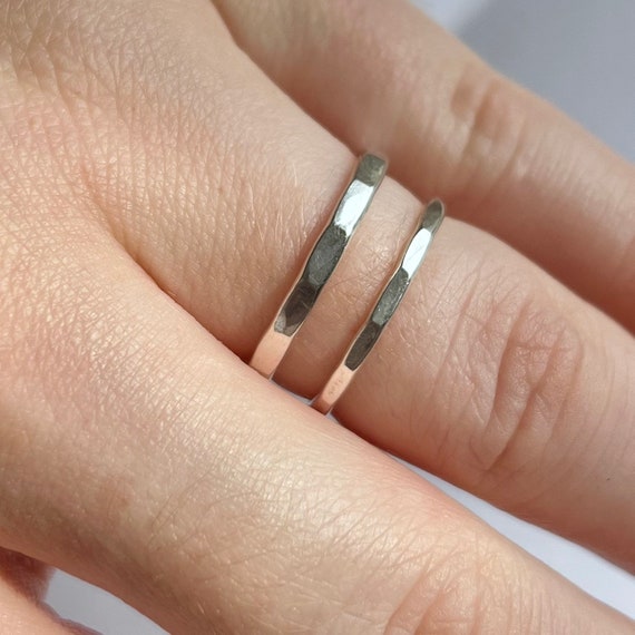 Anello Impilabile In Argento Sterling Testurizzato Fatto A Mano: Fascia Artigianale Biologica - Italia - Foto 9