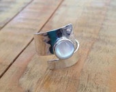 Mother of Pearl. ring. Sterling silver. Adjustable ring.